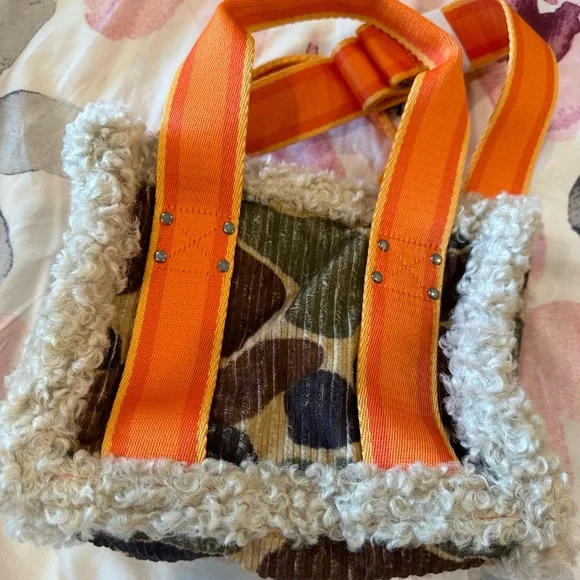 New with tags urban outfitters cross body bag. Camo and orange - Picture 2 of 3